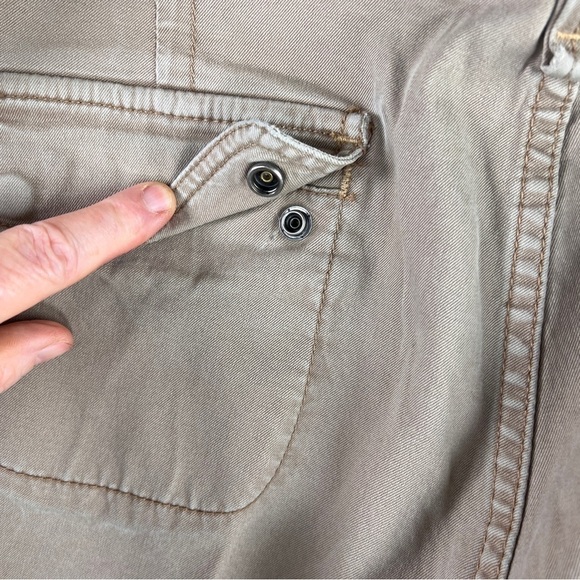 LEVI’S VINTAGE KHAKI FLARE PANTS. White label, no tab. Size 16M. 2 slit pockets - Picture 2 of 9